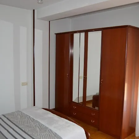 Inmoinsuas Train Station Apartment Sarria